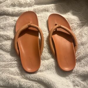 Universal Thread Women's Salmon colored Flip flops